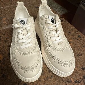 Coconuts by Matisse. Natural color size 7